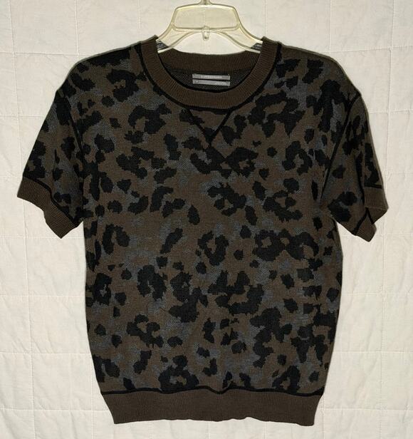 Anthropologie Tops - Anthropologie Leopard Print Short Sleeve Knit Sweater S